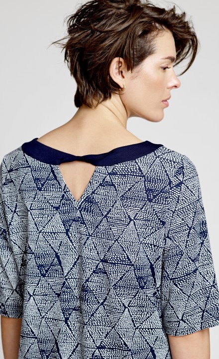 Qneel SS20 - Navy & White Patterned Top